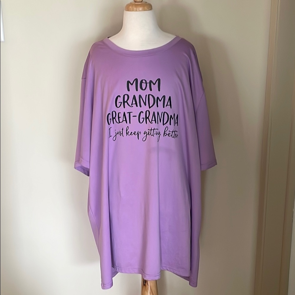 EUC Women’s 3XL Light Purple W/Black Graphics Short Sleeve Mom/Grandma T~Shirt
